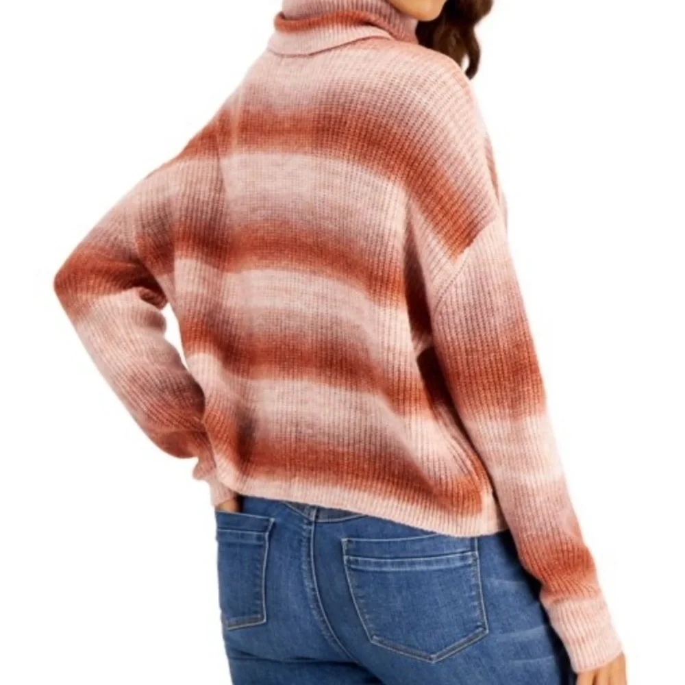Hooked Up Turtleneck Sweater - ombre size large. Nwt